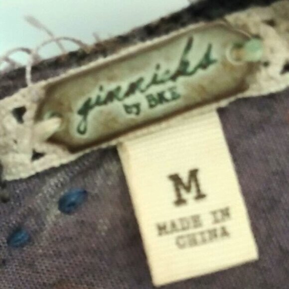 BKE Gimmike Lace Embroidered Boho Tunic Women Medium Purple 3/4 Sleeves V Neck - Picture 3 of 6